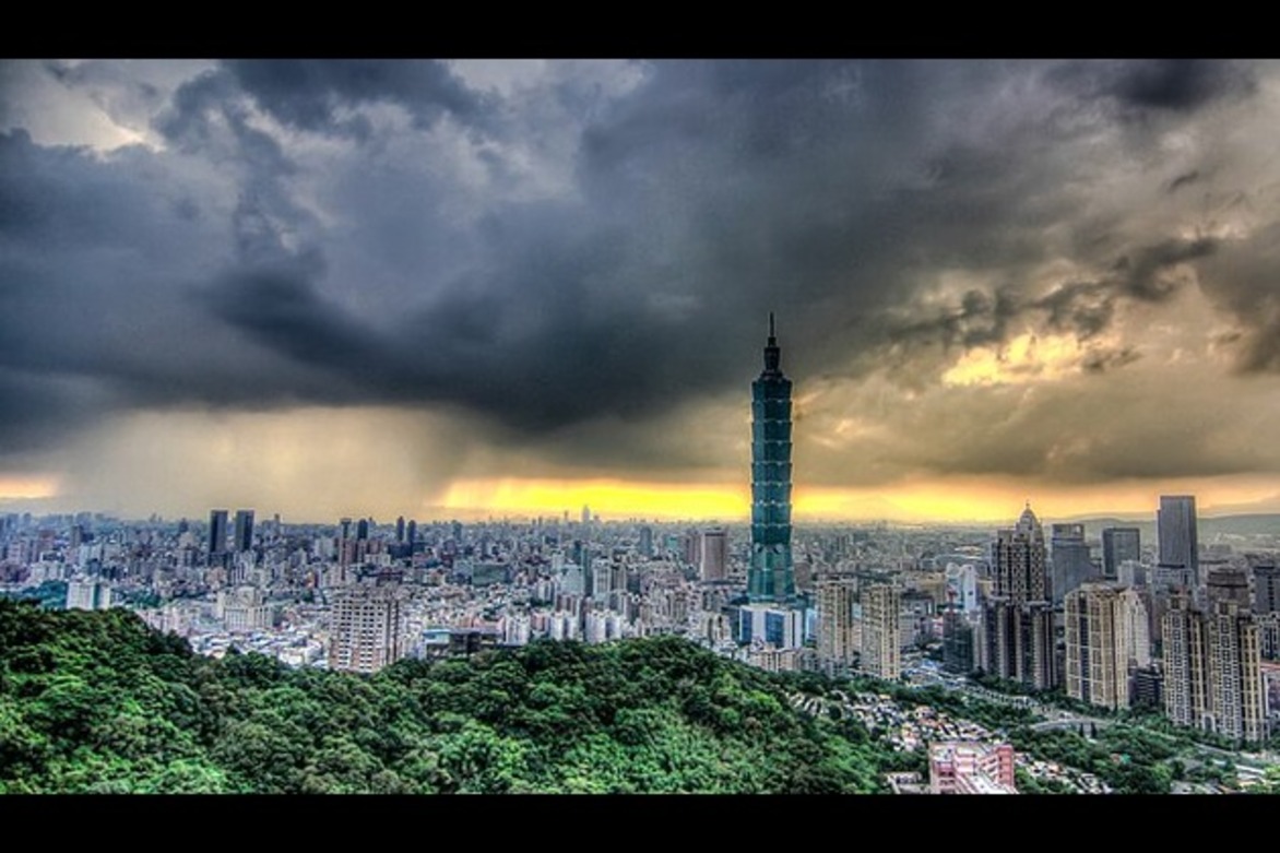 Taiwan braces for Typhoon Podul with closures, 5,500 evacuated