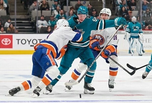 Jean-Gabriel Pageau posts 3 points in Islanders' win over Sharks