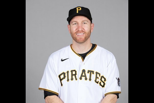 Pirates call up veteran INF Todd Frazier