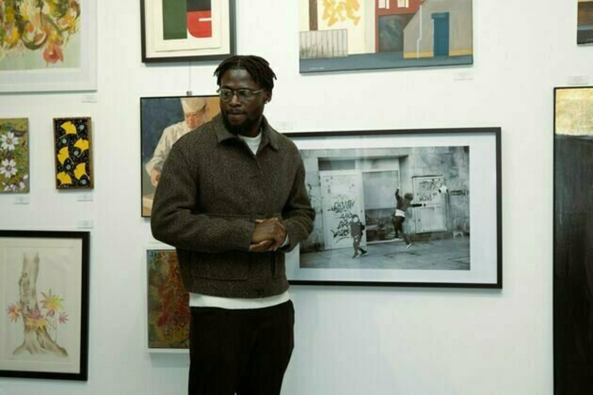Nigerian photographer Michael Oyinbokure challenges stereotypes about migrants