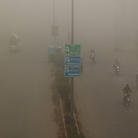 Pak: Dense fog grips Rawalpindi and Islamabad, disrupting daily life