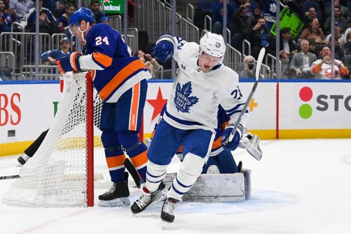 Cal Clutterbuck, Islanders blow out Leafs