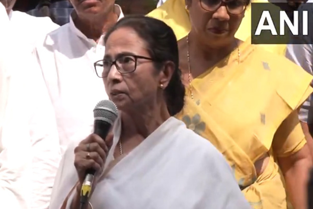Bengal CM Mamata Banerjee visits site of Kolkata hotel fire, forms probe committee
