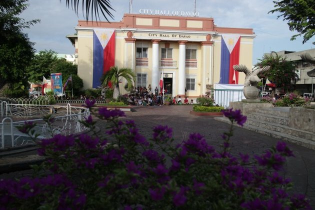Davao City LGU gives cash assistance to flood victims