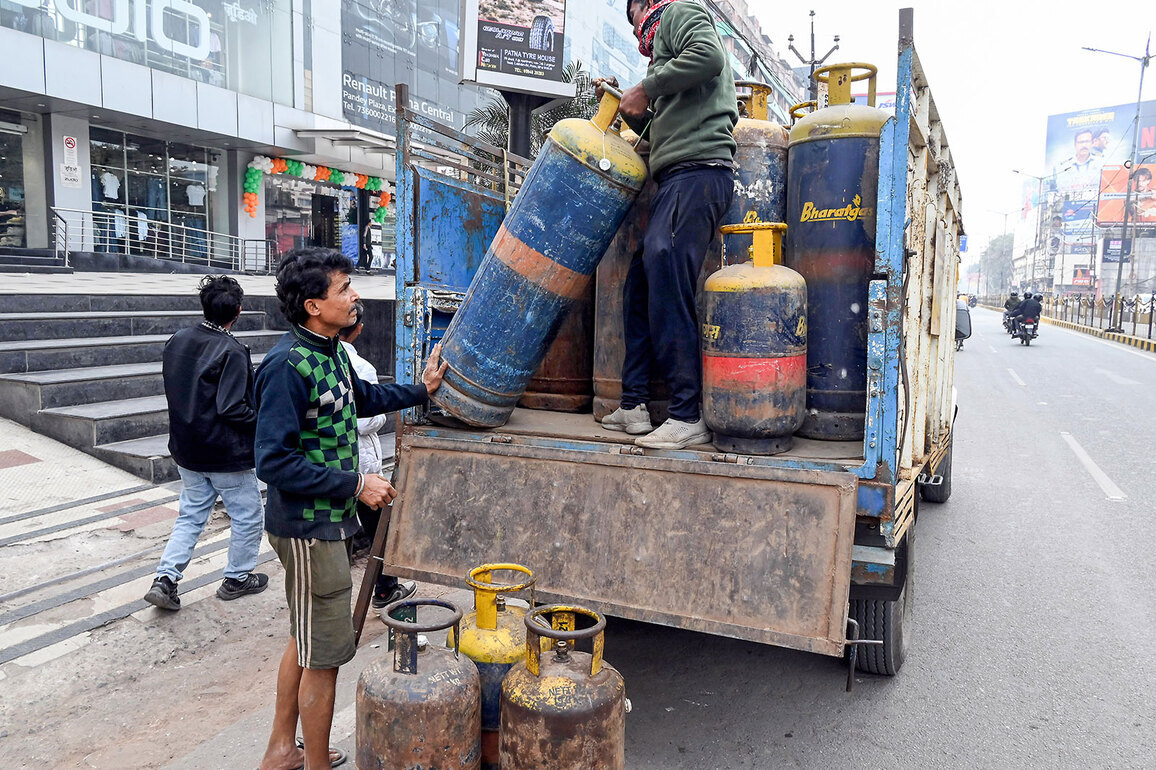 Oil marketing companies to talk with restaurant associations to understand problems of LPG supply, three-member committee formed