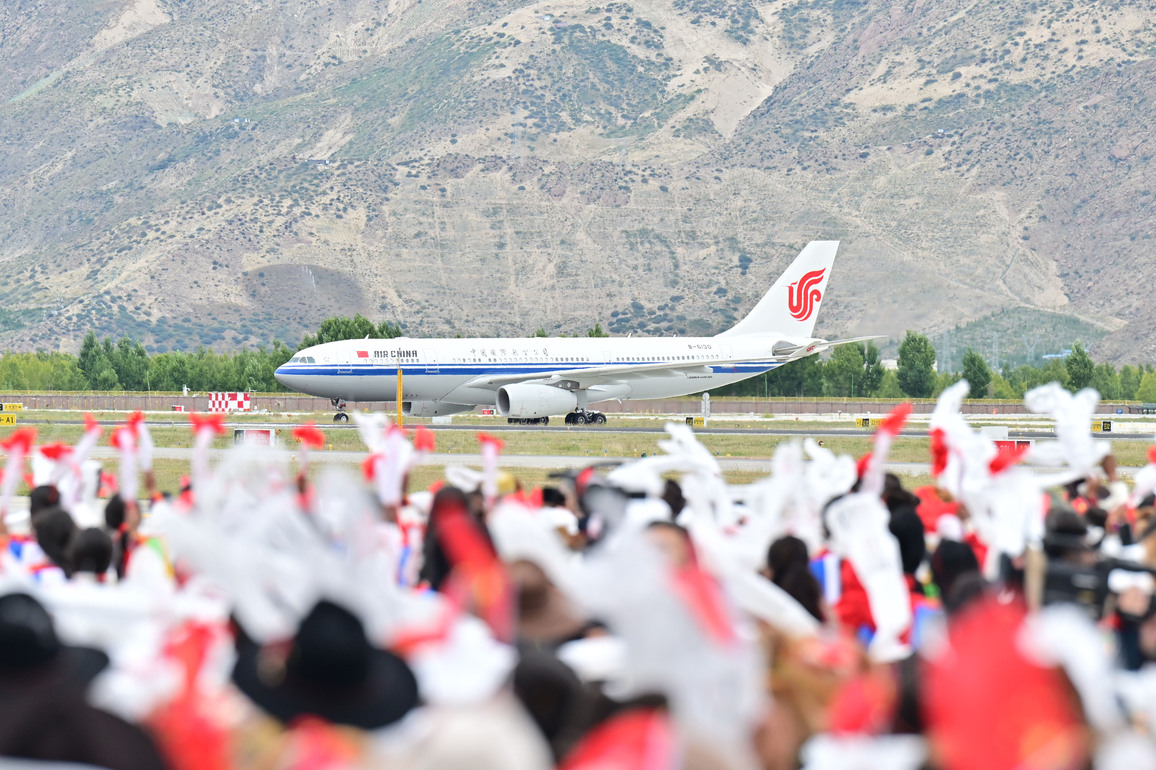 CHINA-XIZANG-LHASA-FOUNDING ANNIVERSARY-XI JINPING-ARRIVAL-WELCOME (CN)