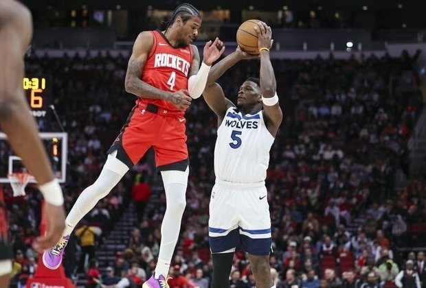 Rockets ride red-hot start to victory over Wolves