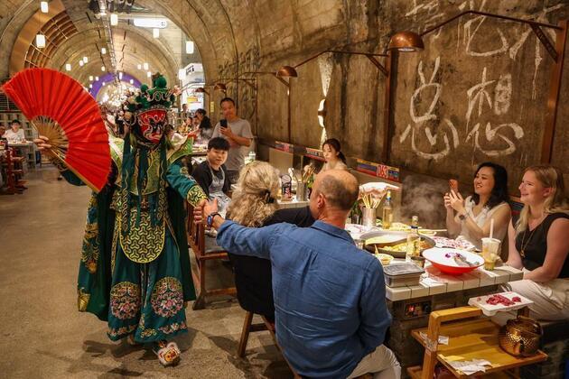 China revamps commercial spaces with immersive experiences to spur consumption