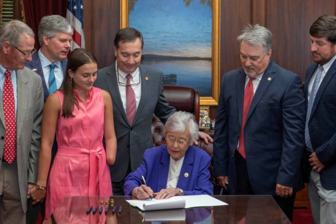 Governor Ivey signs 'Lulus Law' to launch shark alert system on Alabama beaches
