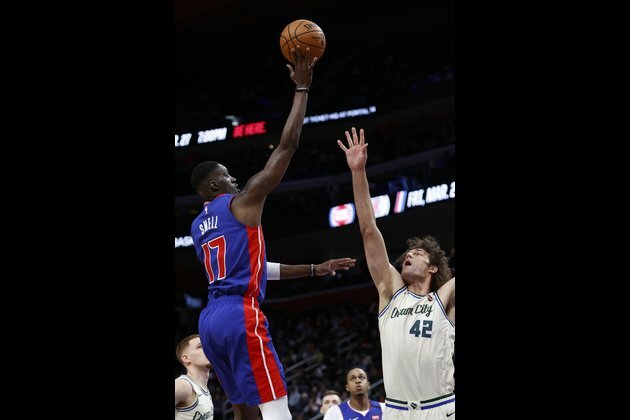 Antetokounmpo, Bucks maintain dominance over Pistons