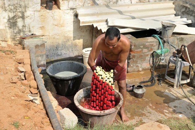 Dye Artisans Keep Ancestors&#039; Traditions Alive