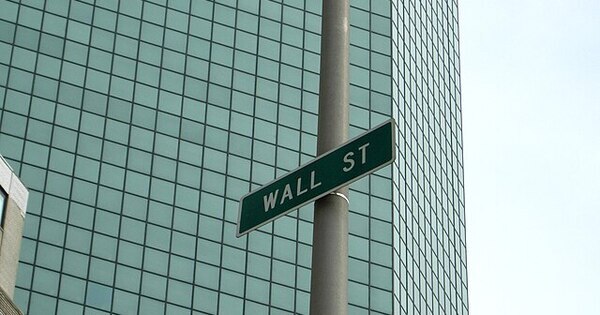 Wall Street sees biggest U.S. outflows in 16 years