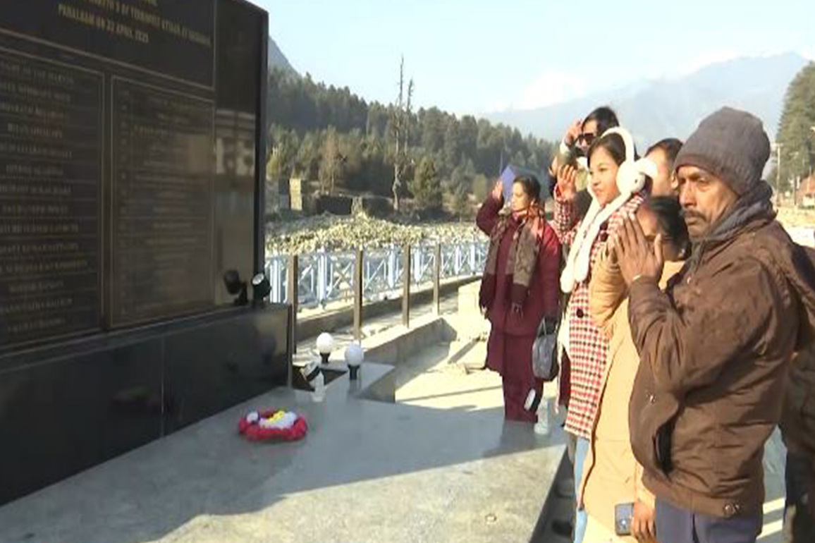 Tourists pay tribute at Shaheed Marg in Pahalgam, recall victims of April 22 terror attack