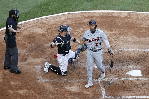 Royals, Tigers meet to sort out their recent struggles