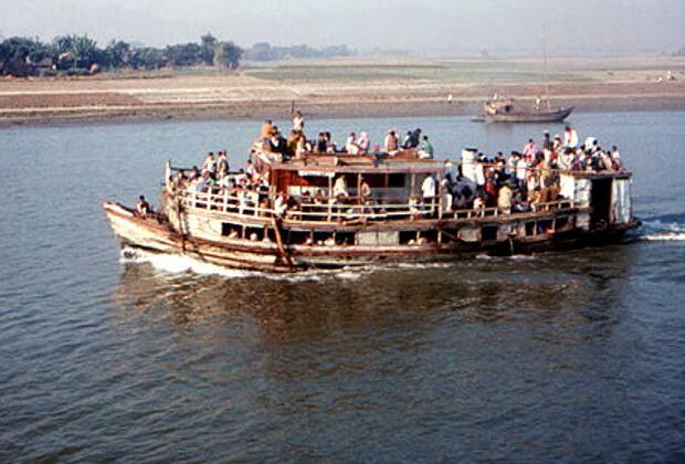 Bangladesh ferry sinks, 25 dead, 20 missing