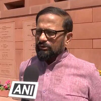 "Kunal Kamra has been given money," says Shiv Sena MP Naresh Mhaske