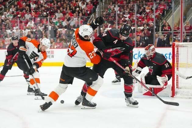 Flyers hope home-ice advantage slows unbeaten Canes in Game 3