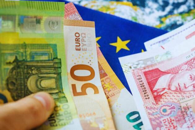 Bulgarias Euro Transition Set to Be Smooth, Expert Says