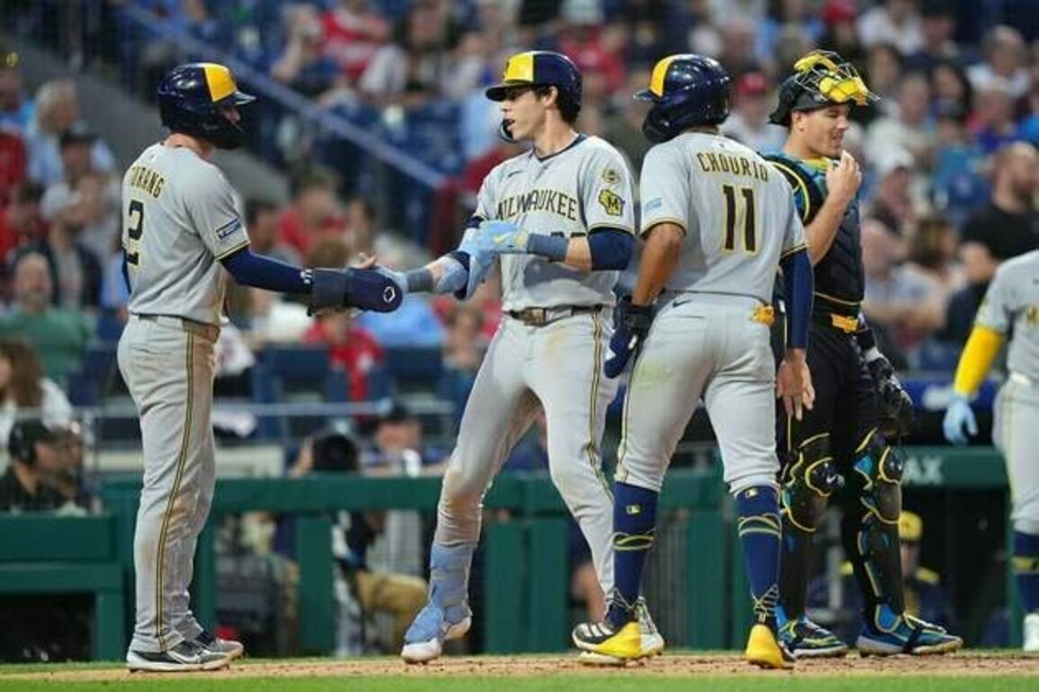 Christian Yelich homers twice, powers Brewers past Phils