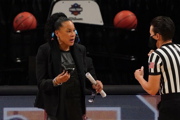 South Carolina edges UConn for No. 1 in preseason poll