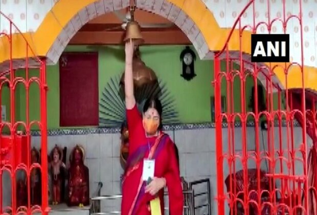 Locket Chatterjee visits temple before start of polling