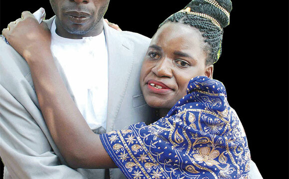 Nasta ng’aloola ne bba Ndugga oluvannyuma lw’okuwoowebwa. Nasta ng’aloola ne bba Ndugga oluvannyuma lw’okuwoowebwa.