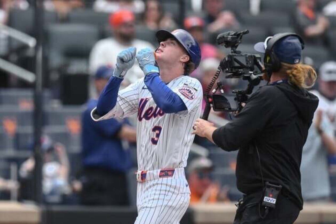 Mets smack three homers to complete sweep of Marlins