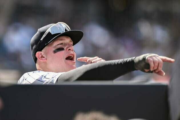 Braves add veteran OF Alex Verdugo to active roster
