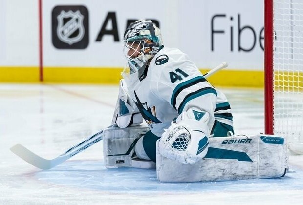 Panthers acquire G Vitek Vanecek from Sharks