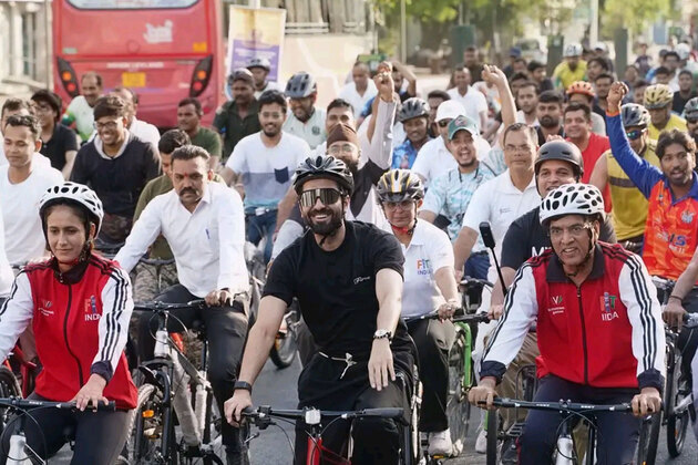 Ahmedabad hosts CWG Day celebrations under 75th Fit India Sundays on Cycle with nationwide participation across 8,000 locations