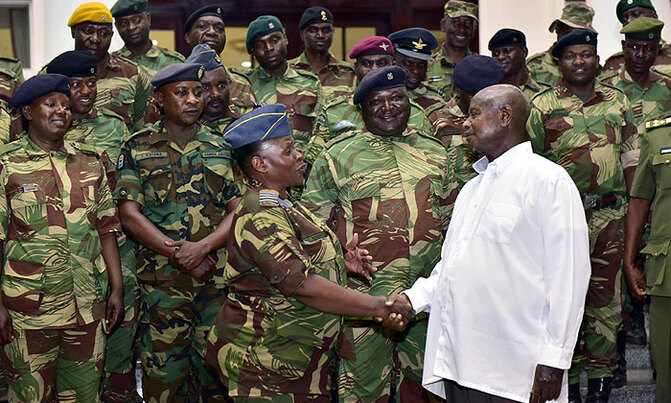 President Museveni hosts Zimbabwe army officers President Museveni hosts Zimbabwe army officers