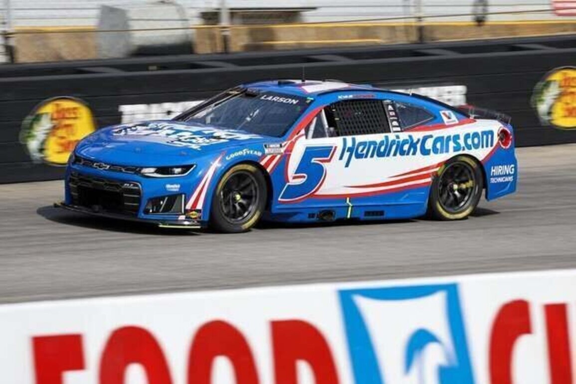 Kyle Larson looks to defend title at Kansas' AdventHealth 400