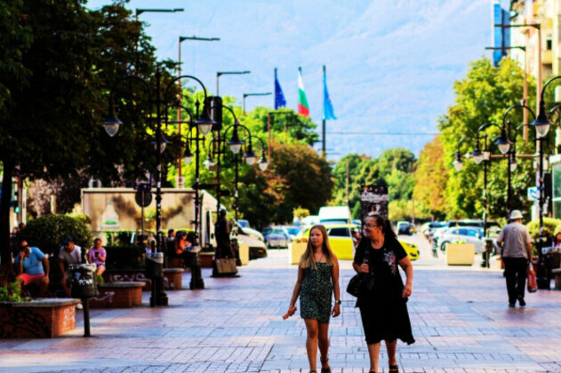 Sunny Skies with Isolated Storms Expected Across Bulgaria on August 6