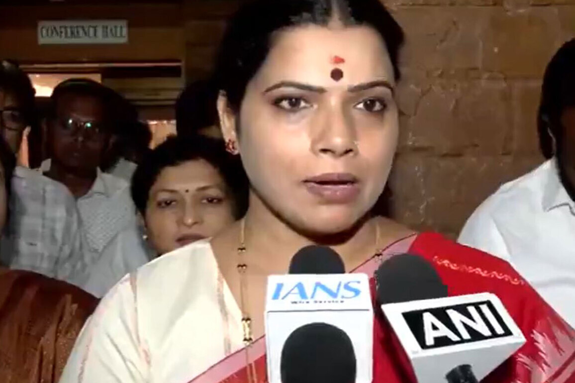 Mumbai Mayor advises people to remain hydrated, avoid sun exposure amid heat alert