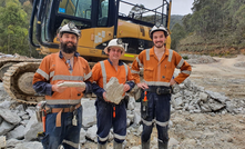  Kaiser Reef geologists with ore from the Queens Lode