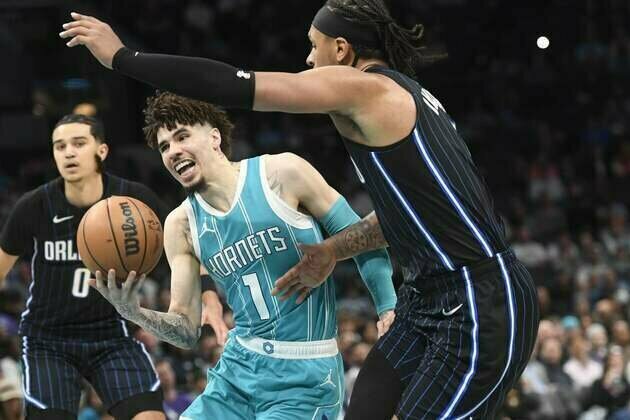 Hornets, working on 'competitiveness,' visit Raptors