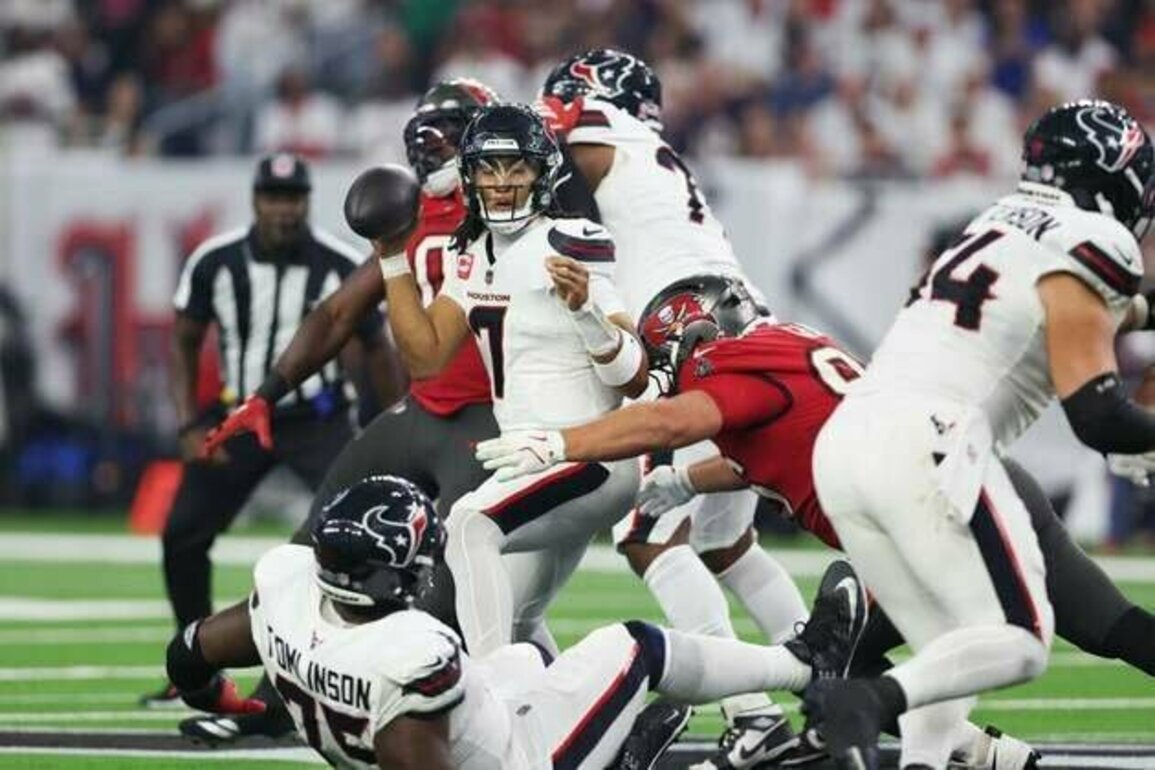 Buccaneers best Texans with last-minute TD drive