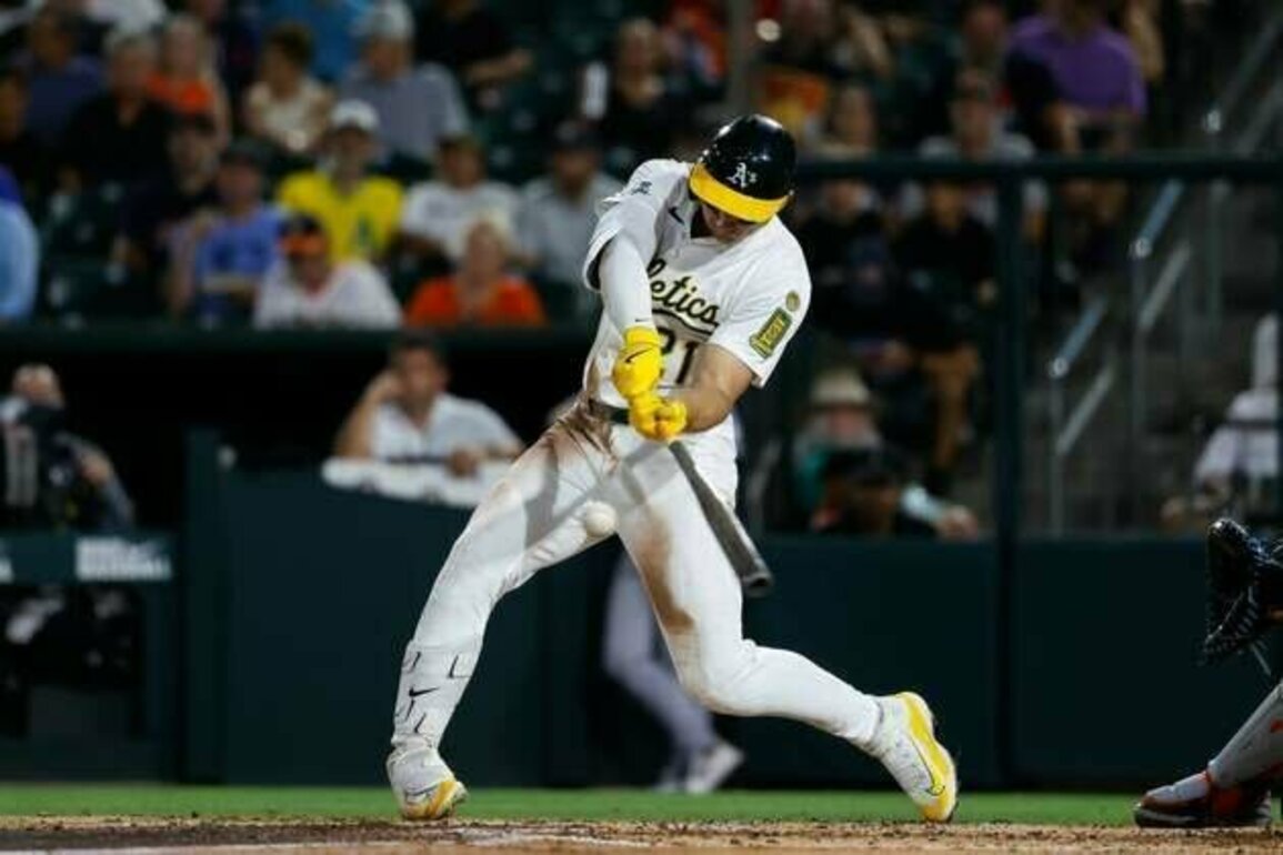 Red-hot A's keep Astros from making up ground in wild-card race