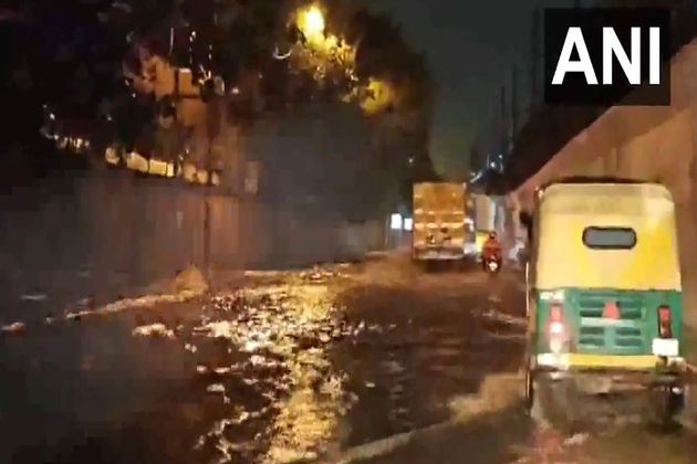 Rain lashes parts of Delhi, causes waterlogging in several areas