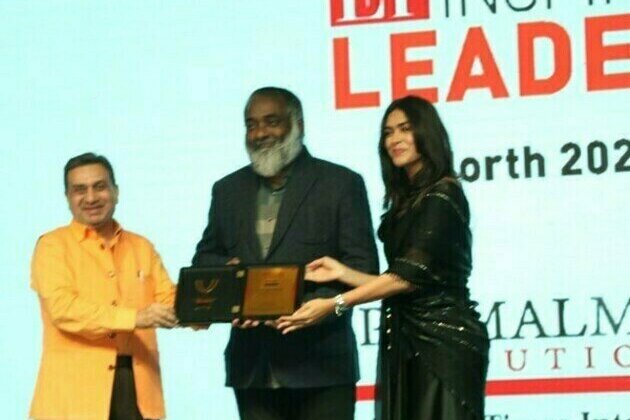 Painter AP Shreethar, Museum man of India was honored with Economic Times Inspiring Leaders Award - 2022 in Delhi