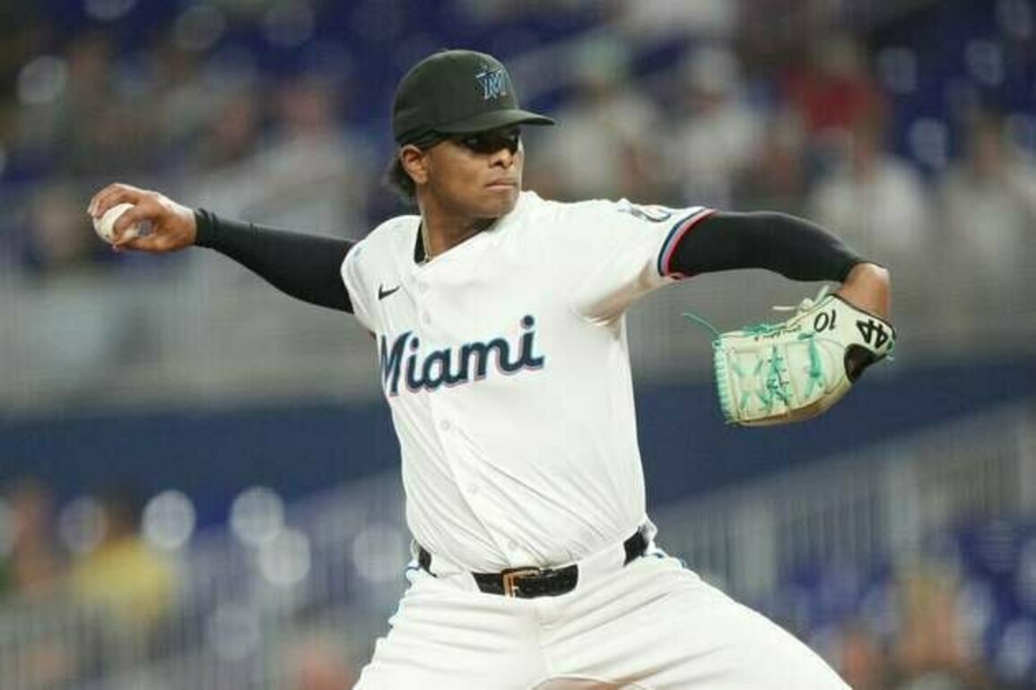 Marlins hold off late rally, top Padres to even series