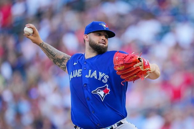 Jays erupt for 6 runs in 8th inning to beat Twins