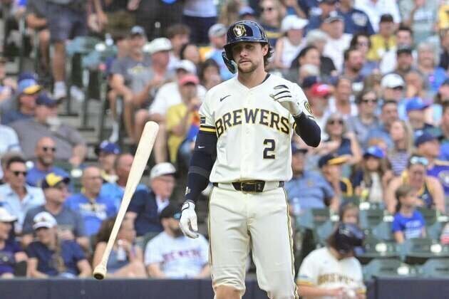 Brewers seek to continue small-ball success vs. Rangers