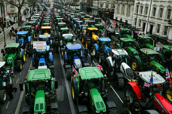 Tractors block central London in massive farmers protest 