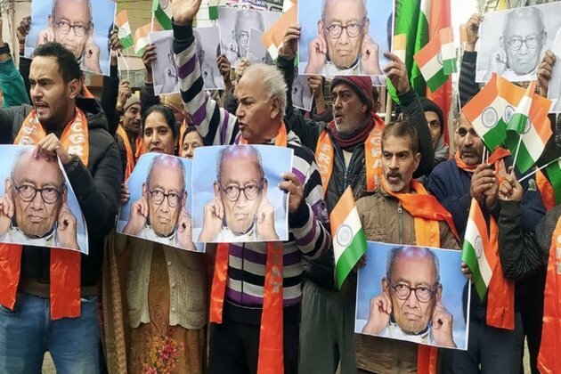 Dogra Front stages protest against Digvijaya Singh remarks