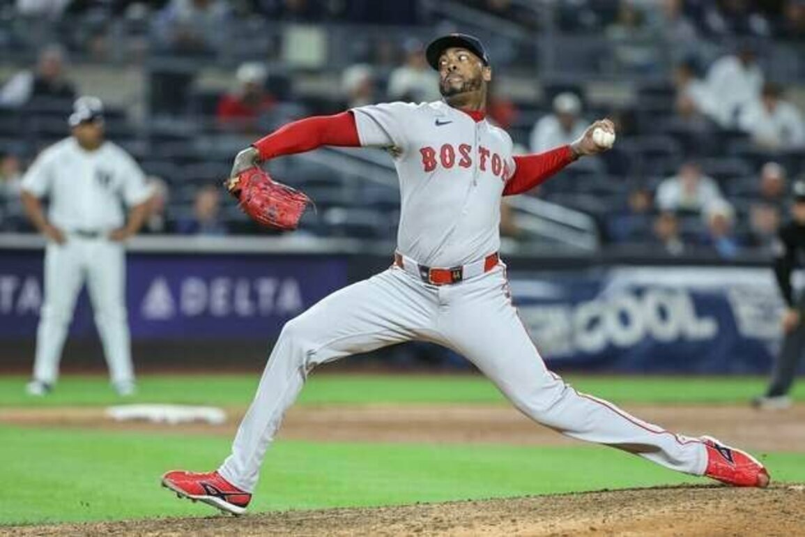 Reports: Red Sox reach extension with LHP Aroldis Chapman