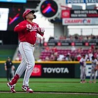 Reds SP Brady Singer handcuffs Giants in 1-run decision