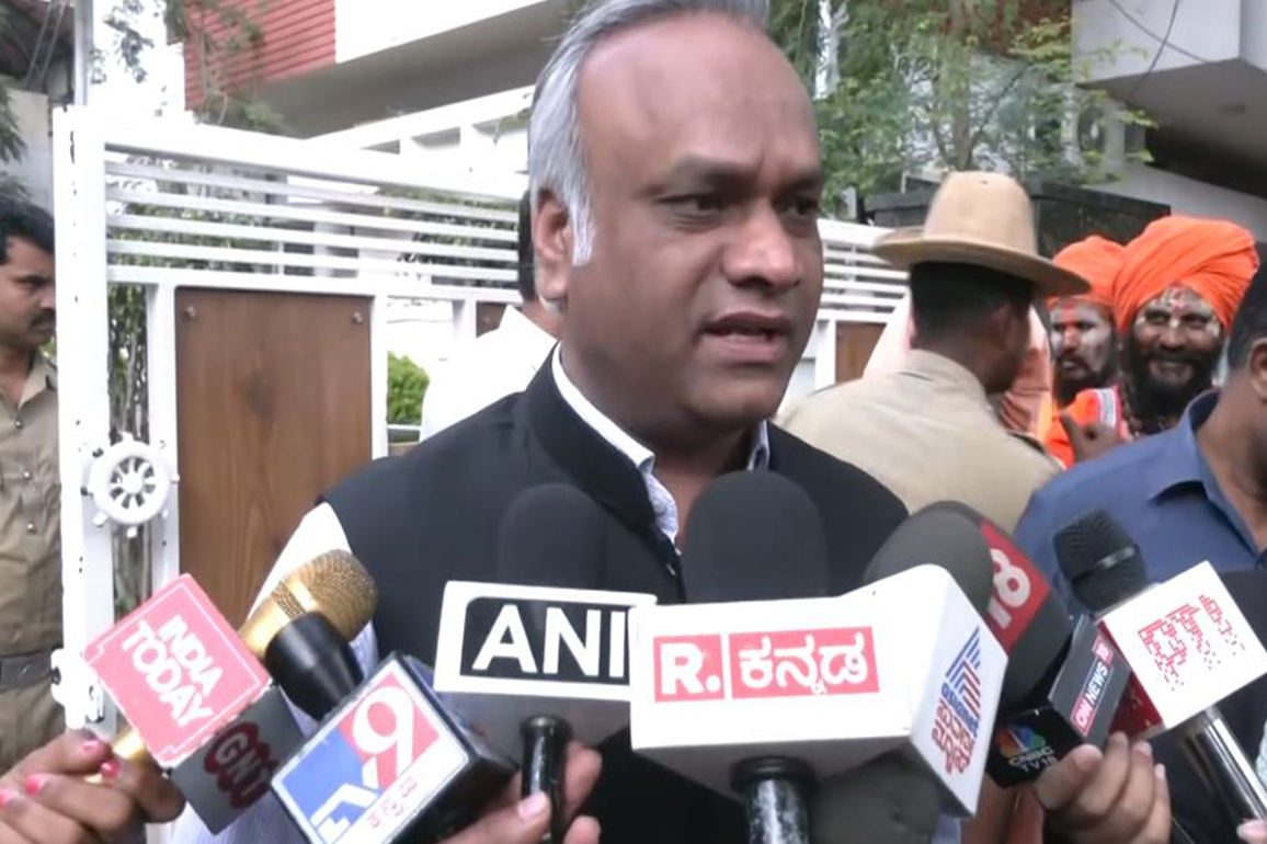 "High Command will assess situation," Priyank Kharge plays down leadership crisis in Karnataka Congress, meets DK Shivakumar