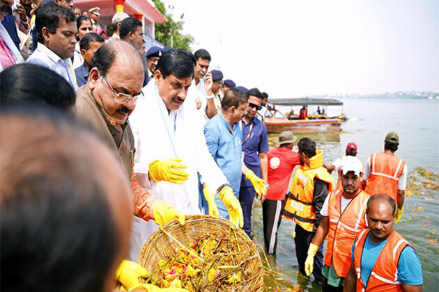 MP CM Yadav performs shramdaan at Bhopal's Sheetal Das Ki Bagiya Ghat, honours sanitation workers
