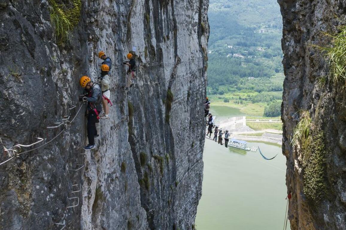 Adventure tourism brings prosperity to mountainous Chinese prefecture